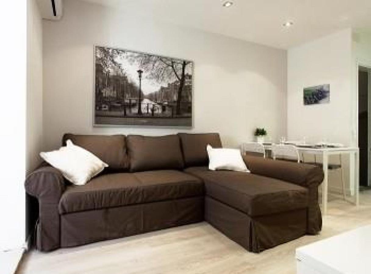 Miquel Angel - Apartments Next To Camp Nou บาร์เซโลนา ภายนอก รูปภาพ