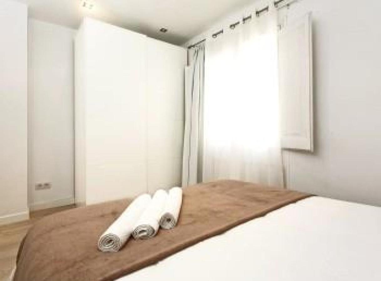Miquel Angel - Apartments Next To Camp Nou บาร์เซโลนา ภายนอก รูปภาพ